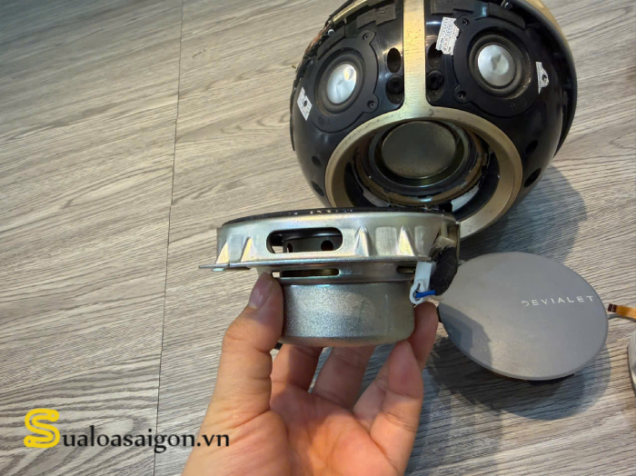 hình ảnh sửa loa Devialet Mania