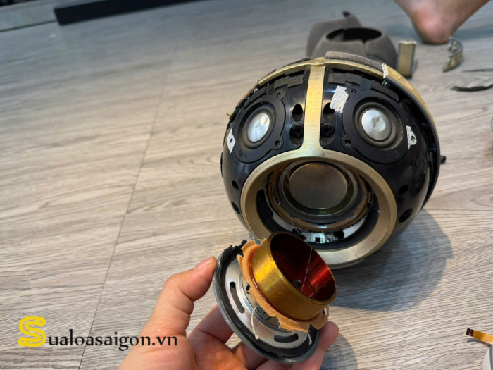 Hình ảnh thực tế khi tháo củ loa Devialet Mania